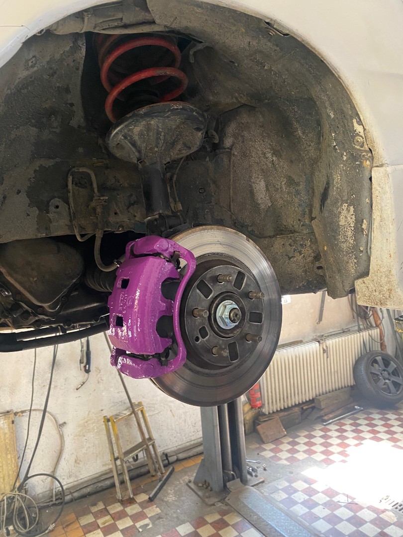 Mazda MX-3 brakes 8