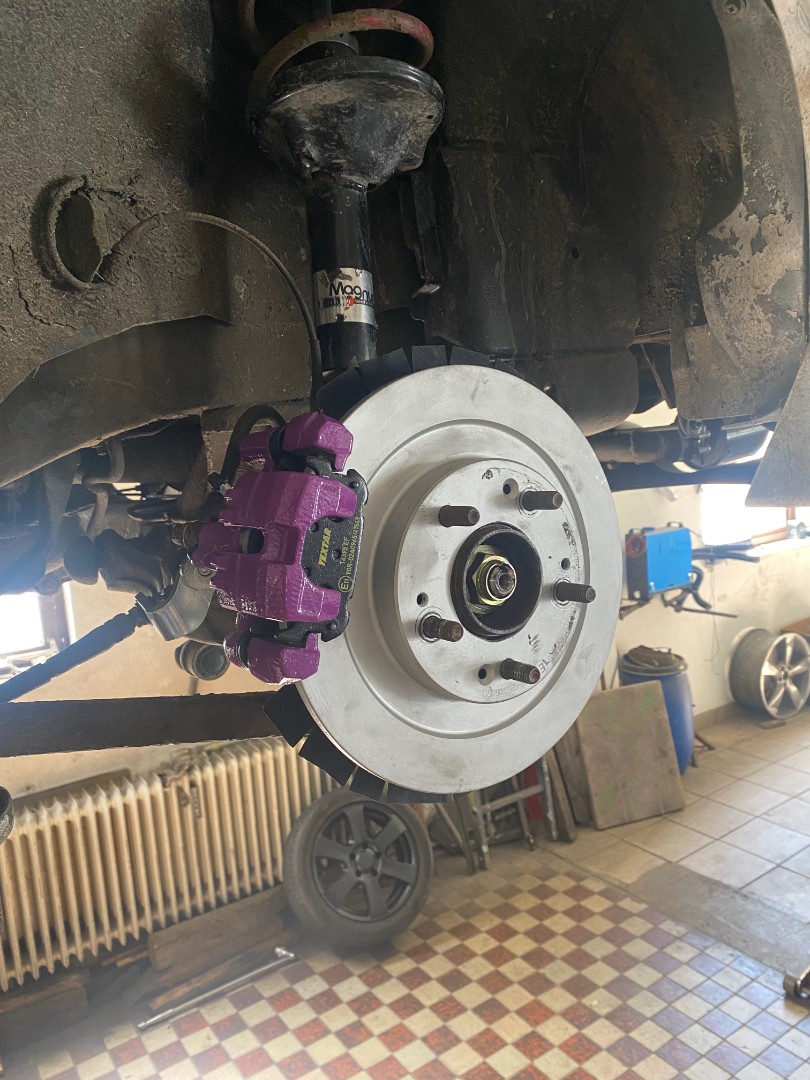 Mazda MX-3 brakes 9